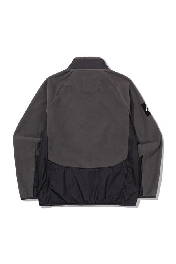 우븐 믹스 플리스 재킷 GREY는 남성용 플리스 재킷으로, 가을과 겨울에 따뜻하게 착용할 수 있습니다. 톤 다운된 그레이 컬러와 무지 패턴으로 어떤 스타일에도 잘 어울리며, 일상과 아웃도어 활동 모두에 적합합니다. 보온성이 뛰어나고 가벼운 경량 소재로 제작되어 편안한 착용감을 선사합니다. 집업 디테일과 하이넥 디자인으로 포인트를 더했으며, 캐주얼, 스포티, 미니멀한 스타일을 연출하기 좋습니다.
