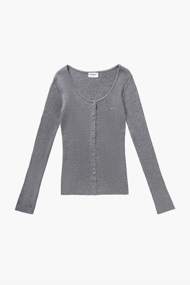 **슬림*니트 가디건 (3color)**

부드러운 촉감의 슬림핏 니트 가디건입니다. 가을, 겨울 시즌에 어울리는 얇은 두께감으로, 베이직하고 미니멀한 스타일을 연출하기 좋습니다. 그레이, 블랙, 베이지 3가지 컬러로 출시되어 데일리 아이템으로 활용하기 용이합니다. 라운드넥 디자인과 긴 소매 기장으로, 출근룩이나 데이트룩 등 다양한 TPO에 맞춰 미니멀, 클래식, 캐주얼 스타일을 완성해보세요. 심플한 디자인으로 어떤 옷에도 쉽게 매치할 수 있습니다.
