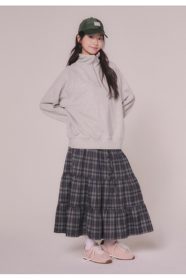 래빗 라벨 코듀로이 볼캡은 부드러운 코듀로이 소재로 제작되어 편안한 착용감을 선사합니다. 그린, 블랙 두 가지 색상으로 출시되어 어떤 스타일에도 매치하기 용이하며, 데일리룩, 산책룩, 봄 소풍룩 등 다양한 TPO에 활용 가능합니다. 모자 깊이와 챙 넓이가 일반적인 디자인으로, 누구나 부담 없이 착용할 수 있으며, 사이즈 조절이 가능하여 편안한 착용감을 제공합니다. 캐주얼, 미니멀, 클래식 스타일을 즐겨 입는 분들에게 적합하며, 라벨 로고 디자인으로 포인트를 더했습니다. 봄, 여름, 가을 계절에 착용하기 좋은 아이템입니다.
