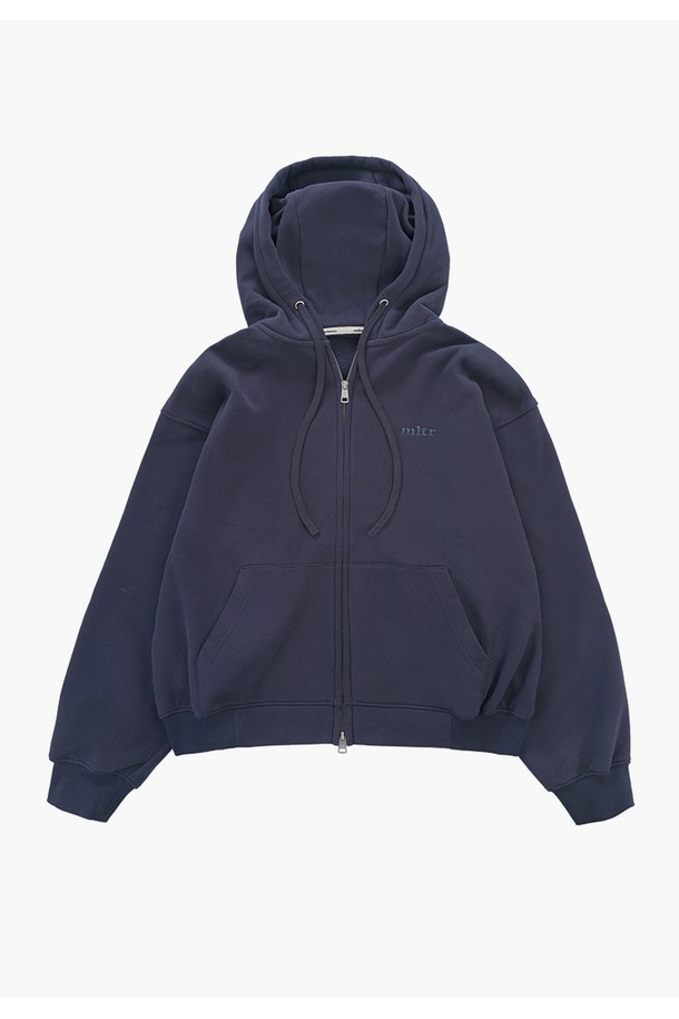 보온성을 높인 기모 소재의 후드 스웨트 집업 점퍼입니다. 캐주얼하고 베이직한 스타일로, 일상에서 편안하게 착용하기 좋습니다. 부드러운 촉감과 두꺼운 두께감으로 가을, 겨울철 따뜻함을 선사합니다. 집콕룩, 산책룩 등 다양한 TPO에 활용 가능하며, 네이비, 화이트 두 가지 컬러로 만나보세요. 레귤러 핏에 긴 소매 기장으로 제작되었습니다.
