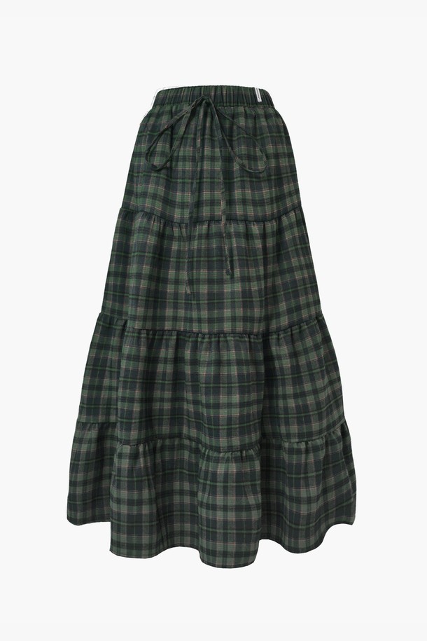 **체크 캉캉 롱 스커트 (2color)**

세련된 체크 패턴과 캉캉 디자인이 돋보이는 여성 롱 스커트입니다. 그린과 블랙 두 가지 색상으로 출시되어 다양한 스타일 연출이 가능합니다. 허리 라인을 잡아주는 하이웨스트 디자인에 플레어 A라인 핏으로 다리가 길어 보이는 효과를 줍니다. 봄, 가을, 겨울 시즌 데일리룩 또는 캐주얼 스타일링에 적합하며, 러플 디테일이 여성스러운 무드를 더합니다. 폴리에스테르 소재로 제작되어 편안한 착용감을 선사합니다.
