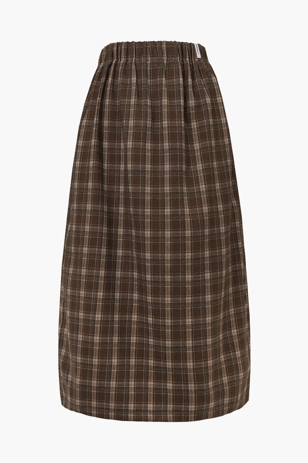 **체크 H라인 스커트 (2color)**

가을, 겨울 시즌에 어울리는 여성용 체크 H라인 스커트입니다. 클래식하고 베이직한 디자인으로 오피스룩, 출근룩, 모임룩 등 다양한 TPO에 활용 가능합니다. 미니멀하고 시크한 스타일을 연출하기 좋으며, 브라운과 체크 두 가지 컬러로 제공됩니다. H라인 핏으로 세련된 실루엣을 선사하는 아이템입니다.
