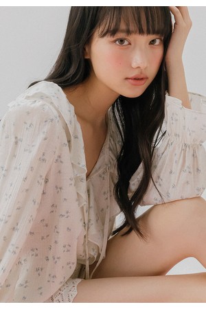 프릴 넥 플로럴 블라우스 (아이보리)