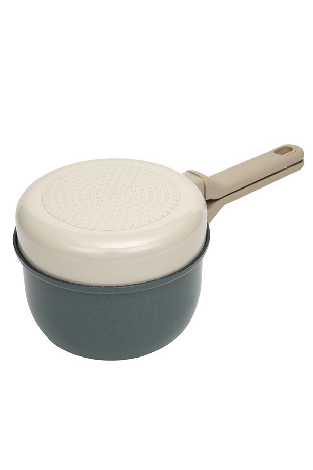 닥터하우스 도토리 멀티팬 편수냄비+프라이팬 2종 세트는 알루미늄과 베이클라이트 소재로 제작되어 가볍고 휴대성이 뛰어난 조리 도구 세트입니다. 약 1kg의 무게로, 야외, 여행, 캠핑 등 다양한 환경에서 활용 가능하며 미니멀한 디자인을 자랑합니다. 불소수지 논스틱 코팅으로 음식이 눌어붙지 않아 편리하며, 열전도성이 뛰어나 조리 시간을 단축시켜 줍니다. 도트 인덕션 디스크를 탑재하여 인덕션, 가스레인지, 핫플레이트, 하이라이트 등 다양한 열원에서 사용할 수 있습니다. PFOA 및 PFOS 불검출 테스트를 완료하여 안심하고 사용할 수 있습니다.
