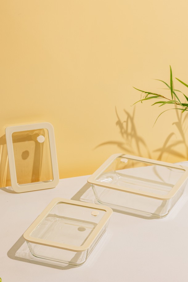 닥터하우스 글림 내열유리 진공 밀폐용기 직사각 2600ml는 식품 보관에 용이한 밀폐용기입니다. 내열유리 소재로 제작되어 뜨거운 음식도 안심하고 담을 수 있으며, 진공 밀폐 기능으로 음식의 신선함을 오래 유지합니다. 넉넉한 2600ml 용량의 직사각형 디자인으로, 냉장고나 냉동실 공간을 효율적으로 활용할 수 있습니다. 닥터하우스 글림 밀폐용기는 음식 보관의 편리함과 위생을 책임지며, 더욱 스마트한 주방 생활을 선사합니다.
