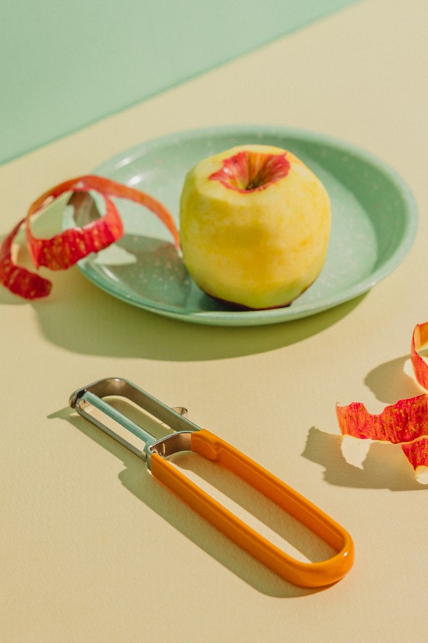 닥터하우스 데일리 감자칼 (I형)은 주방에서 과일 및 야채 손질에 유용한 필수품입니다. 스테인레스 스틸과 플라스틱 소재로 제작되었으며, 옐로우 색상의 I자형 디자인이 특징입니다. 미끄럼 방지 손잡이로 안전하고 편리하게 사용할 수 있으며, 양손 모두 사용 가능합니다. 닥터하우스 데일리 감자칼 (I형)은 주방 소도구 중 하나로, 감자칼 용도로 활용됩니다.
