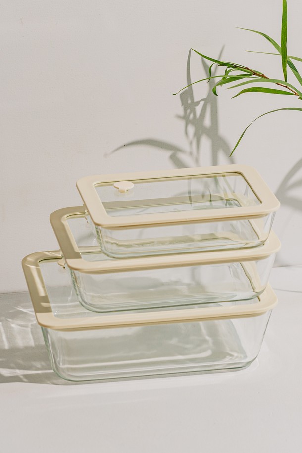 닥터하우스 글림 내열유리 진공 밀폐용기 직사각 2600ml는 식품 보관에 용이한 밀폐용기입니다. 내열유리 소재로 제작되어 뜨거운 음식도 안심하고 담을 수 있으며, 진공 밀폐 기능으로 음식의 신선함을 오래 유지합니다. 넉넉한 2600ml 용량의 직사각형 디자인으로, 냉장고나 냉동실 공간을 효율적으로 활용할 수 있습니다. 닥터하우스 글림 밀폐용기는 음식 보관의 편리함과 위생을 책임지며, 더욱 스마트한 주방 생활을 선사합니다.
