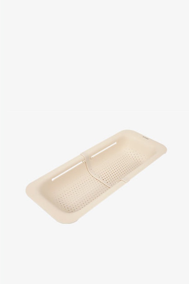 **닥터하우스 데일리 접이식 다용도 식기건조대**는 그린, 베이지 색상으로 제공되며, 플라스틱 소재로 제작되었습니다. 접이식 디자인으로 1-2인 가구에 적합하며, 좁은 공간에서도 효율적인 식기 건조와 보관이 가능합니다. 배수 기능이 있어 물 고임 없이 위생적으로 사용할 수 있으며, 과일 세척 용도로도 활용 가능합니다. 라운딩 처리된 디자인으로 안전하며, 가벼운 무게와 컴팩트한 사이즈로 편리함을 더했습니다. 사용 시에는 내열 제품이 아니므로 화기 근처에 두지 않도록 주의하고, 깨지기 쉬운 식기류의 사용은 피해야 합니다.
