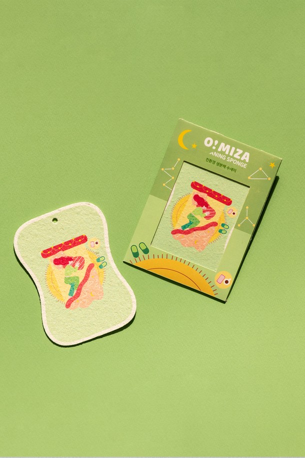 닥터하우스 오미자 생분해 셀룰로오스 수세미 5종(택1)은 셀룰로오스 소재로 제작되어 흡습, 속건, 향균 기능이 뛰어난 주방용품입니다. 설거지, 욕실 청소, 창문 청소, 다용도 청소 등 다양한 용도로 활용 가능하며, 생분해되는 친환경 제품입니다. 빠른 세척력으로 위생적인 사용이 가능하며, 60도 이하 세척 및 통풍 건조를 권장합니다. 구성품으로 수세미와 전용 고리가 포함되어 있으며, 1개월 주기로 교체하여 1년 동안 사용할 수 있습니다. 친환경적인 특징으로는 생분해 소재, 최소 패키지, 종이 완충제, 종이 테이프를 사용하여 환경 보호에 기여합니다.
