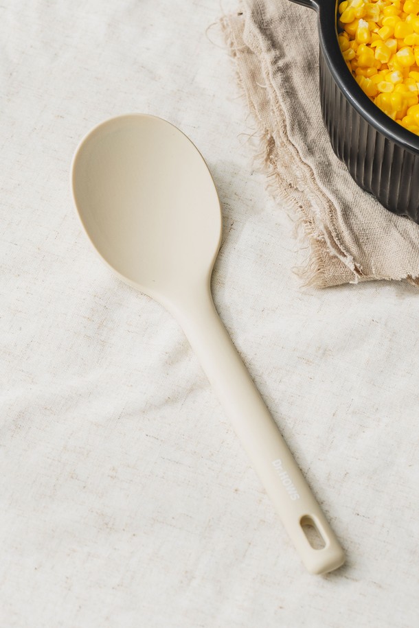 닥터하우스 데일리 실리콘 조리도구 7종은 주방 조리에 필요한 실리콘 소재의 도구 세트입니다. 화이트 컬러로 깔끔하고, 손잡이가 있어 사용이 편리합니다. 일상적인 요리에 적합하며, 다양한 조리 과정을 돕습니다. 닥터하우스 데일리 실리콘 조리도구 세트는 주방의 필수품입니다.
