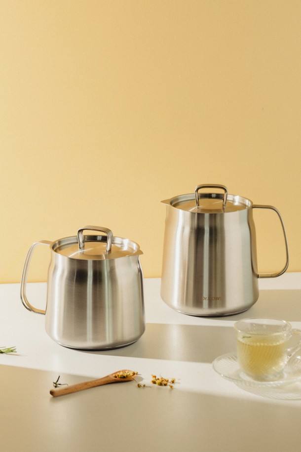 닥터하우스 플로우 올스텐 주전자 라면냄비 멀티 케틀팟 2L는 스테인리스 스틸 소재로 제작된 주방용/조리용 냄비입니다. 2L 용량으로, 보온 기능과 손잡이가 있어 편리하게 사용할 수 있습니다. 올스텐 소재로 내구성이 뛰어나며, 라면 조리 및 주전자 겸용으로 멀티 활용이 가능합니다. 실버 색상으로 깔끔하고 세련된 주방 인테리어를 연출합니다. 다양한 요리에 활용할 수 있는 실용적인 주방 필수템입니다.
