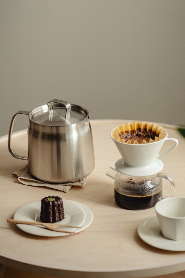 닥터하우스 플로우 올스텐 주전자 라면냄비 멀티 케틀팟 2L는 스테인리스 스틸 소재로 제작된 주방용/조리용 냄비입니다. 2L 용량으로, 보온 기능과 손잡이가 있어 편리하게 사용할 수 있습니다. 올스텐 소재로 내구성이 뛰어나며, 라면 조리 및 주전자 겸용으로 멀티 활용이 가능합니다. 실버 색상으로 깔끔하고 세련된 주방 인테리어를 연출합니다. 다양한 요리에 활용할 수 있는 실용적인 주방 필수템입니다.
