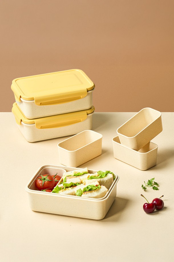 닥터하우스 오래 신선 항균 밀폐용기 나눔 1100ml 3칸은 신선 식품 보관에 최적화된 밀폐용기입니다. 키토산과 제올라이트 소재를 사용하여 99.99%의 항균 효과와 95.8%의 탈취 효과를 제공하여 식품의 신선함을 오래 유지시켜 줍니다. 3칸 분리형 디자인으로 다양한 식재료를 위생적으로 보관할 수 있으며, 배수 시스템으로 더욱 편리하게 사용할 수 있습니다. BPA-free, SGS 인증을 받았으며, 냉온 보관이 가능하여 다양한 환경에서 활용 가능합니다. 베이지, 옐로우 두 가지 색상으로 제공되며, 200 x 138 x 68mm 크기로, 최대 13~33일 동안 식품을 신선하게 보관할 수 있습니다.
