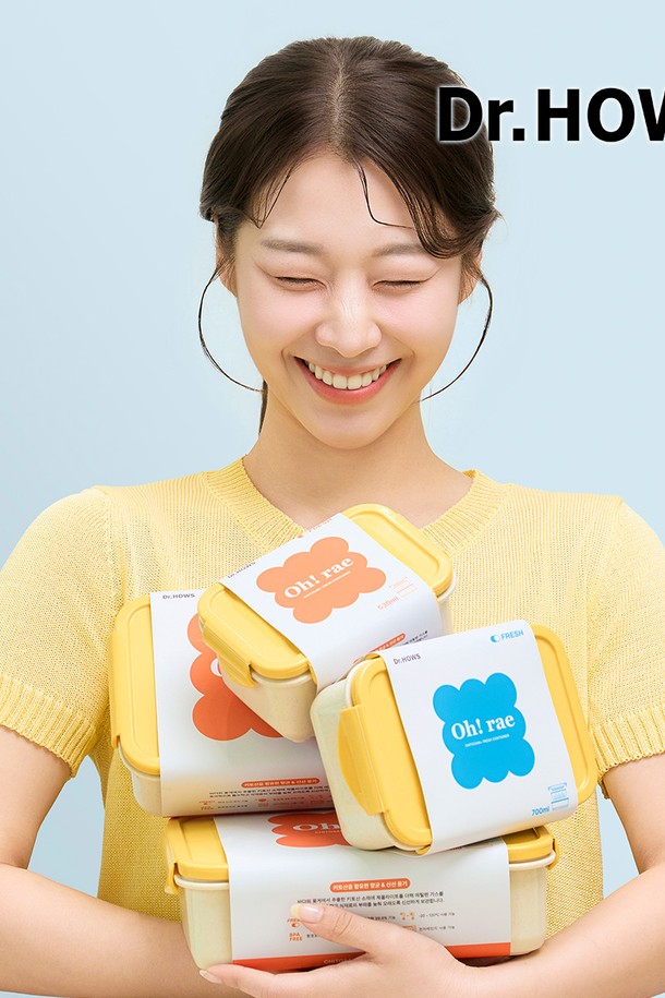 닥터하우스 오래 신선 항균 밀폐용기 나눔 1500ml 4칸은 식품 보관, 도시락, 요구르트 제조, 샐러드 보관, 장난감 정리, 신선식품 보관 등 다양한 용도로 활용 가능한 다용도 밀폐용기입니다. 4칸 분리형 구조에 탈수망을 포함하여 음식 냄새 섞임을 방지하고 신선도를 오래 유지해 줍니다. 99.99% 항균 효과와 95.8% 탈취 효과를 자랑하며, 키토산, 제올라이트, 식품용 플라스틱 소재로 제작되어 안심하고 사용할 수 있습니다. 전자레인지, 식기세척기, 냉동 보관이 가능하며, BPA-free 및 SGS, 식품안전인증을 받아 더욱 안전합니다. 투명 및 화이트 컬러로 출시되어 내용물을 쉽게 확인할 수 있습니다.
