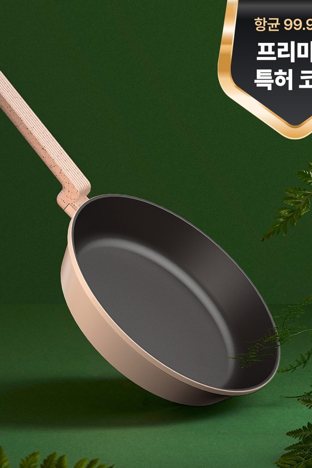 닥터하우스 키토산 항균코팅 프라이팬 24cm (인덕션 가능)은 알루미늄과 세라믹 소재로 제작된 프라이팬입니다. 키토산, 셀룰로스 나노 섬유, 세라믹 코팅을 적용하여 항균, 논스틱, 내마모성 등의 기능을 제공합니다. 일반 프라이팬보다 2배 강한 내마모성을 자랑하며, 99.999% 항균 효과로 위생적인 조리가 가능합니다. 베이지와 블랙 두 가지 색상으로 제공되며, 일반 수세미 400만 회, 철수세미 14만 5천 회 내구성 테스트를 통과했습니다. 인덕션 사용이 가능하며, 음식 변질 및 악취 방지에도 효과적입니다.
