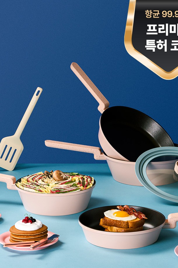 닥터하우스 키토산 항균 코팅 프라이팬+웍 4종 세트는 Ether, Cream Tan 두 가지 색상에 스톤 도트 무늬로 디자인되었습니다. 알루미늄과 베이클라이트 소재로 제작되었으며, 일반 프라이팬 대비 5배 두꺼운 두께로 내구성을 높였습니다. 키토산 항균 코팅, 치토셀룰로오스 불소 코팅, 치토 세라믹 코팅으로 항균, 논스틱, 스크래치 방지 기능을 제공합니다. 가스레인지, 세라믹 쿡탑, 핫플레이트 등 다양한 열원에서 사용 가능하며, 프라이팬 24cm, 28cm, 웍 24cm, 28cm으로 구성되어 있습니다. 자연 소재 결합 논스틱 코팅, 99.999% 항균 테스트 통과, 2배 강한 내마모성, 넓고 깊은 바닥 설계, 위생적인 핸들 일체형 디자인, 고무 코팅 손잡이 등 뛰어난 특징을 자랑합니다.
