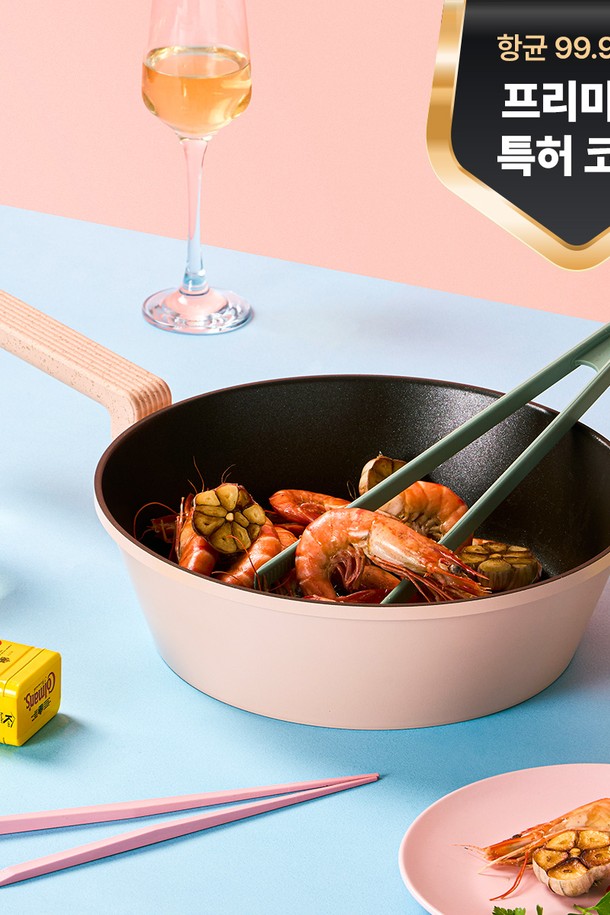 닥터하우스 키토산 항균코팅 궁중팬 웍 24cm는 주방에서 활용도가 높은 궁중팬 웍입니다. 24cm의 넉넉한 사이즈에 키토산 항균 코팅으로 위생적인 조리가 가능하며, 인덕션에서도 사용할 수 있어 편리합니다. 에폭시 소재로 제작되어 내구성이 뛰어나며, 블랙과 핑크 두 가지 색상으로 출시되어 주방 인테리어에 포인트를 더할 수 있습니다. 웍팬 형태로 다양한 요리에 활용할 수 있으며, 특히 볶음 요리에 적합합니다.
