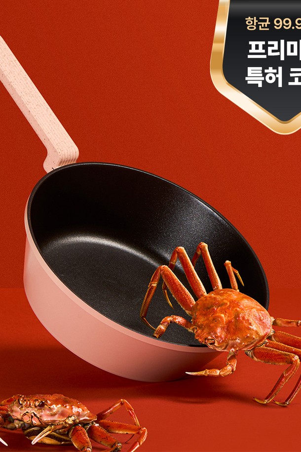 닥터하우스 키토산 항균 코팅 궁중팬 웍 28cm (인덕션 가능)은 알루미늄, 세라믹, 키토산 소재로 제작되어 뛰어난 내구성을 자랑합니다. 99.999% 항균 효과와 일반 스펀지 400만 회, 스틸 스펀지 14.5만 회의 강력한 내마모성을 갖춘 제품입니다. 키토산 항균 코팅, 세라믹 베이스 코팅, 논스틱 코팅 3중 코팅으로 음식물이 눌어붙지 않아 편리하며, 위생적인 이음새 없는 손잡이 디자인을 적용했습니다. 28cm 사이즈에 자연석 패턴과 베이지, 크림탄 색상으로 주방 인테리어에도 잘 어울립니다. 넓고 깊은 바닥면과 셀룰로오스 보강층을 포함하여 대장균 및 황색포도상구균을 99.99% 감소시켜 더욱 위생적입니다.
