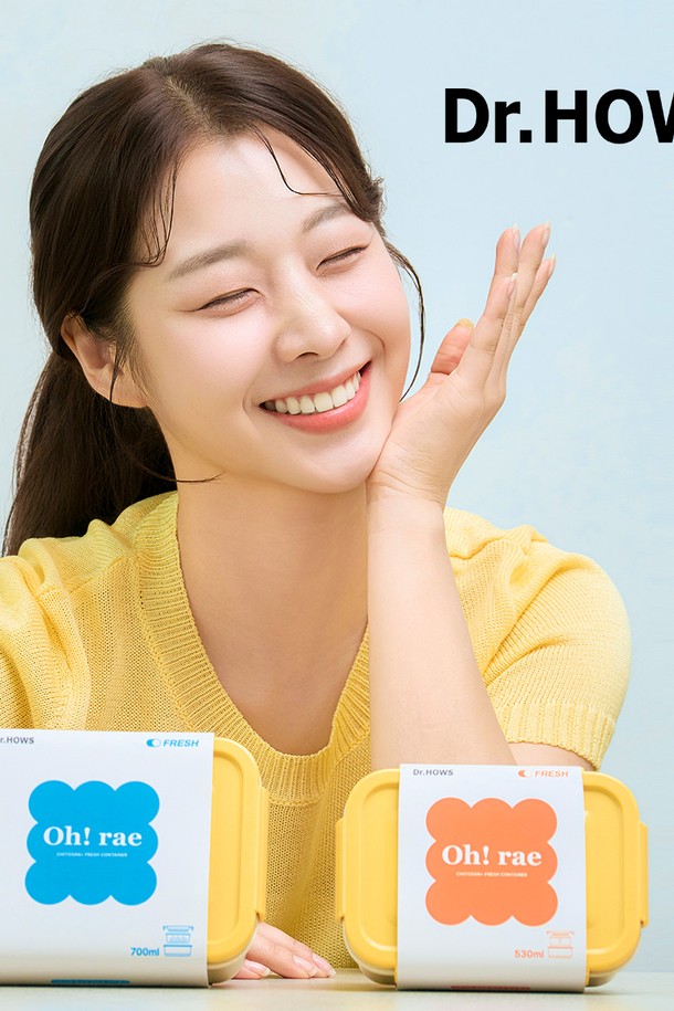 닥터하우스 오래 신선 항균 밀폐용기 채반 3000ml 1칸은 플라스틱, 키토산, 제올라이트 소재로 제작되어 항균, 신선 보관, 탈취 기능을 제공하는 밀폐용기입니다. 3000ml 용량으로 과일 및 채소를 최대 13-33일까지 신선하게 보관할 수 있으며, 99.99% 항균 효과와 95.8% 30분 내 탈취 효과를 자랑합니다. 채반형 디자인으로, 전자레인지, 식기세척기, 냉동 보관이 모두 가능하며, 쌓아서 보관하여 공간 활용도를 높일 수 있습니다. 크림색과 옐로우 두 가지 색상으로 제공되며, 30가지 유해 물질 테스트를 통과하여 안심하고 사용할 수 있습니다.
