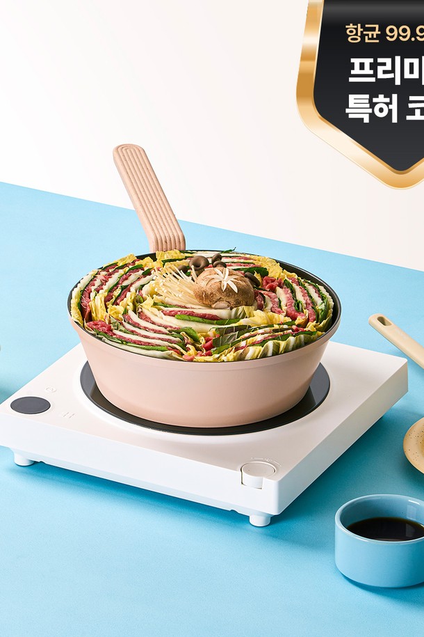 닥터하우스 키토산 항균 코팅 궁중팬 웍 28cm (인덕션 가능)은 알루미늄, 세라믹, 키토산 소재로 제작되어 뛰어난 내구성을 자랑합니다. 99.999% 항균 효과와 일반 스펀지 400만 회, 스틸 스펀지 14.5만 회의 강력한 내마모성을 갖춘 제품입니다. 키토산 항균 코팅, 세라믹 베이스 코팅, 논스틱 코팅 3중 코팅으로 음식물이 눌어붙지 않아 편리하며, 위생적인 이음새 없는 손잡이 디자인을 적용했습니다. 28cm 사이즈에 자연석 패턴과 베이지, 크림탄 색상으로 주방 인테리어에도 잘 어울립니다. 넓고 깊은 바닥면과 셀룰로오스 보강층을 포함하여 대장균 및 황색포도상구균을 99.99% 감소시켜 더욱 위생적입니다.
