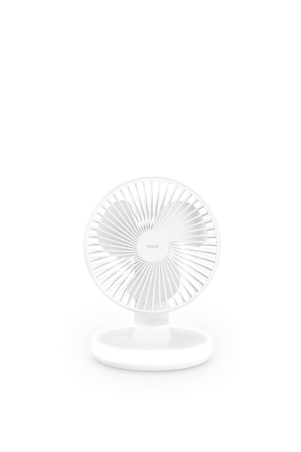 [미로] 미니팬이지 조명 탁상용 선풍기 MTF03 (화이트)는 BLDC 모터와 4000mAh 배터리를 탑재하여 강력하고 오래 지속되는 시원함을 제공하며, 4단계 풍속 및 3단계 LED 밝기 조절 기능으로 사용자 맞춤형 환경을 조성합니다. 좌우 60도 자동 회전과 상하 90도 수동 조절이 가능하며, 저소음 설계로 사무실, 서재, 아기방 등 다양한 공간에서 편리하게 사용할 수 있습니다. 컴팩트하고 모던한 디자인의 이 무선 선풍기는 무드등 기능과 분리형 구조를 갖춰 실용성을 더했으며, USB Type-C 충전 케이블과 사용 설명서가 함께 제공됩니다.
