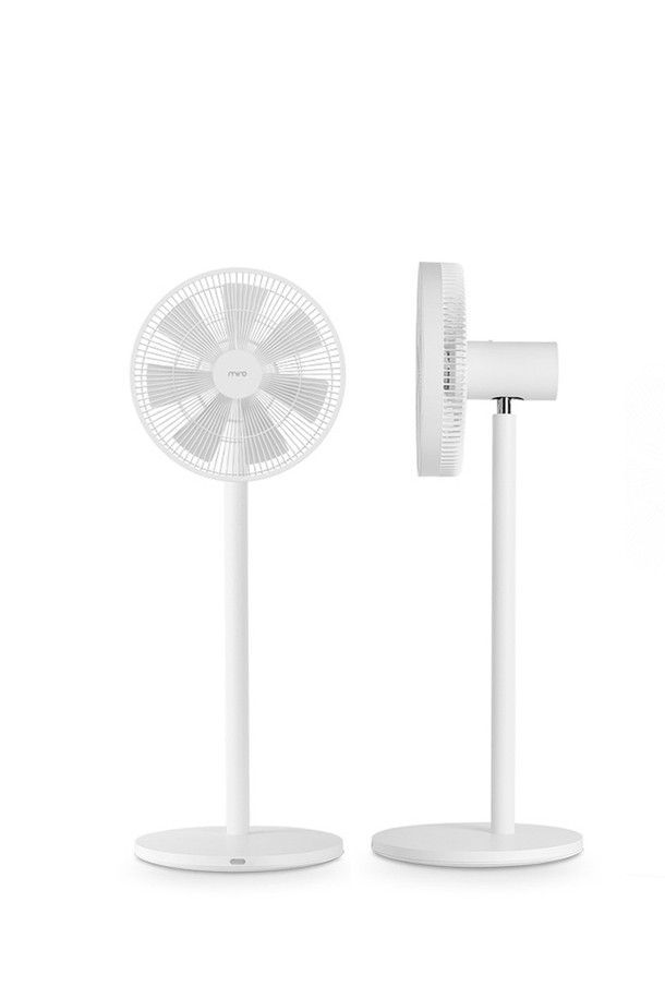 미로 BLDC 스마트 무선 스탠드 선풍기 써큘레이터 MF03I re 4세대는 실시간 온습도 자동 조절 기능과 스마트폰 원격 제어, 자석 거치형 리모컨으로 편리함을 더했습니다. 7엽 날개와 1~100단계의 풍량 조절, 30/60/90/120도 회전 각도, 상 25도/하 15도 수동 각도 조절로 실내 공기를 효과적으로 순환시키며, 에어컨과 함께 사용 시 냉방 효율을 높여줍니다. 화이트 색상의 이 제품은 330(W) x 325(D) x 912(H) mm 크기에 3.7kg 무게이며, 리튬 5100mAh 배터리를 통해 최대 52시간 무선 사용이 가능하고, 초저소음 설계로 거실, 침실, 주방 등 어느 공간에서도 쾌적하게 사용할 수 있습니다.
