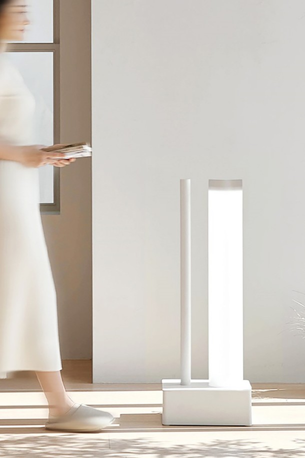 [미로] 10L 대용량 자동습도조절 복합식 가습기 miro-twin (ioT 포함)은 UV 살균, 자동습도조절, IoT 연동, 타이머, 무드등 기능을 갖춘 실내용 가습기입니다. 10L 대용량의 분리형 수조와 무빙휠, 미니멀 디자인이 특징이며, 버튼식, 리모컨, IoT를 통해 조작할 수 있습니다. 21.8dB의 저소음, UV 바이러스 99.99% 살균, 2단계 가습온도 조절, 2가지 컬러 무드등, 6버튼 미니 리모컨, 2-4-8시간 타이머 기능이 포함되어 있습니다.
