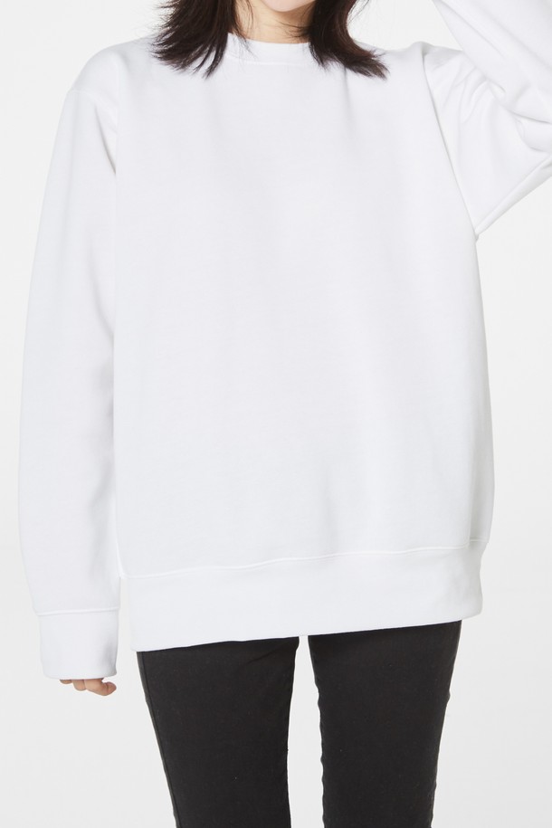 [Unisex] 346-AFC 드라이 기모 맨투맨은 남녀공용으로, 부드러운 촉감과 두꺼운 두께의 기모 안감으로 가을과 겨울철 따뜻하게 착용할 수 있습니다. 베이직하고 캐주얼한 스타일의 레귤러핏 긴소매 맨투맨으로, 화이트, 그레이, 네이비, 블랙, 라이트 핑크, 버건디 6가지 컬러로 제공됩니다. 드라이 기능성 소재와 테리 뒷면 조직 특수 가공, 방한성을 높여 일상생활에서 편안하게 활동할 수 있도록 제작되었습니다.
