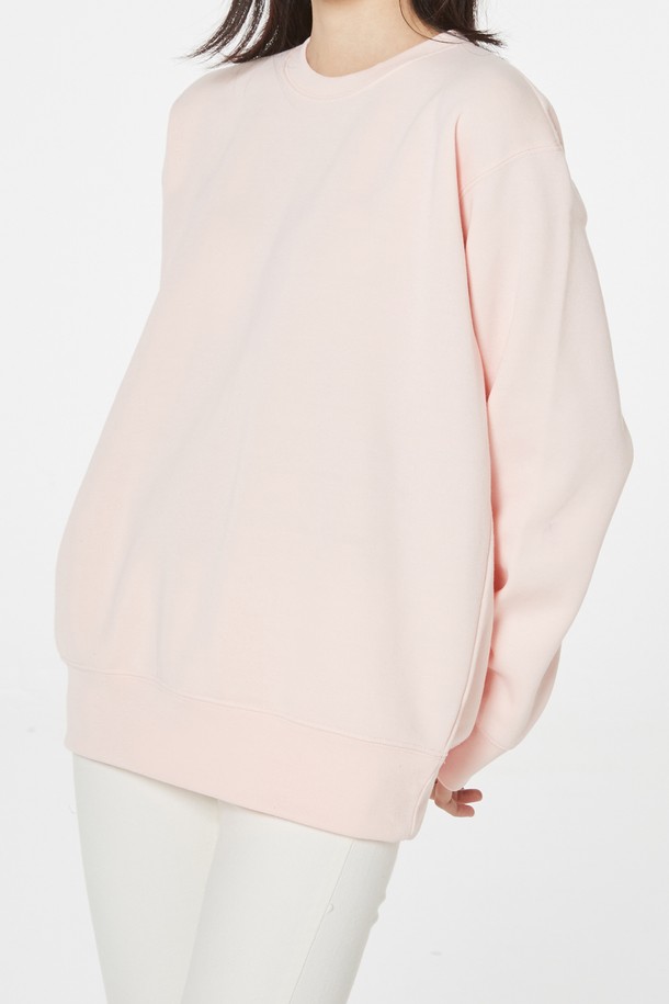 [Unisex] 346-AFC 드라이 기모 맨투맨은 남녀공용으로, 부드러운 촉감과 두꺼운 두께의 기모 안감으로 가을과 겨울철 따뜻하게 착용할 수 있습니다. 베이직하고 캐주얼한 스타일의 레귤러핏 긴소매 맨투맨으로, 화이트, 그레이, 네이비, 블랙, 라이트 핑크, 버건디 6가지 컬러로 제공됩니다. 드라이 기능성 소재와 테리 뒷면 조직 특수 가공, 방한성을 높여 일상생활에서 편안하게 활동할 수 있도록 제작되었습니다.
