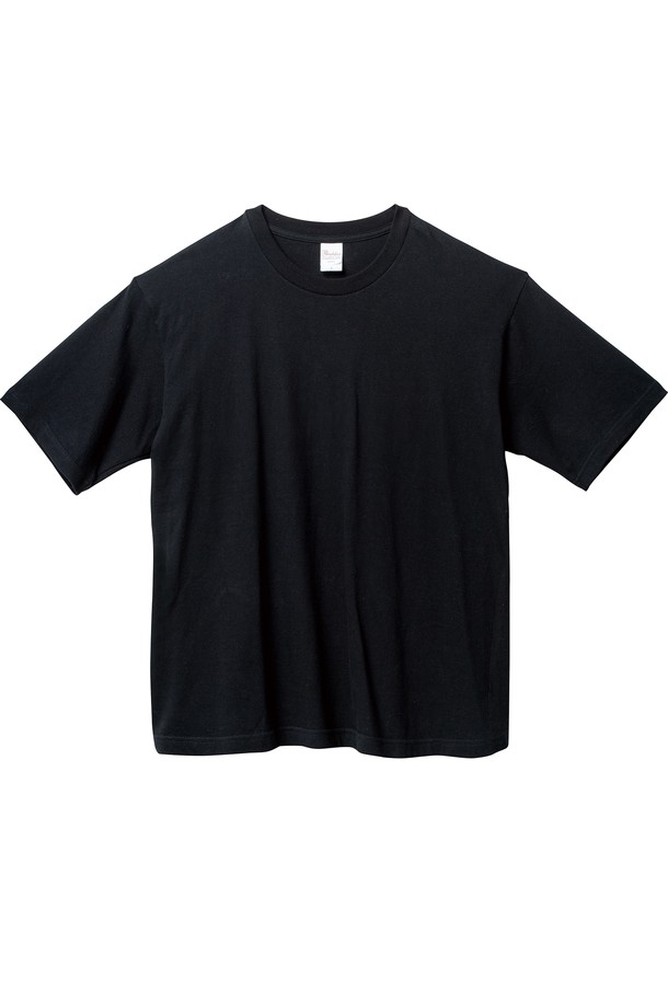 [Unisex] 113-BCV 오버핏 반팔 티셔츠는 베이직한 스타일의 블랙 컬러 무지 티셔츠입니다. 봄, 여름 시즌에 착용하기 좋으며, 라운드넥과 반소매 디자인으로 편안하게 입을 수 있습니다. 넥 늘어짐 방지를 위한 넥 부분 이중 스티치 및 테이핑 처리와 내구성을 강화하기 위한 옆선 제거 디테일이 돋보입니다.
