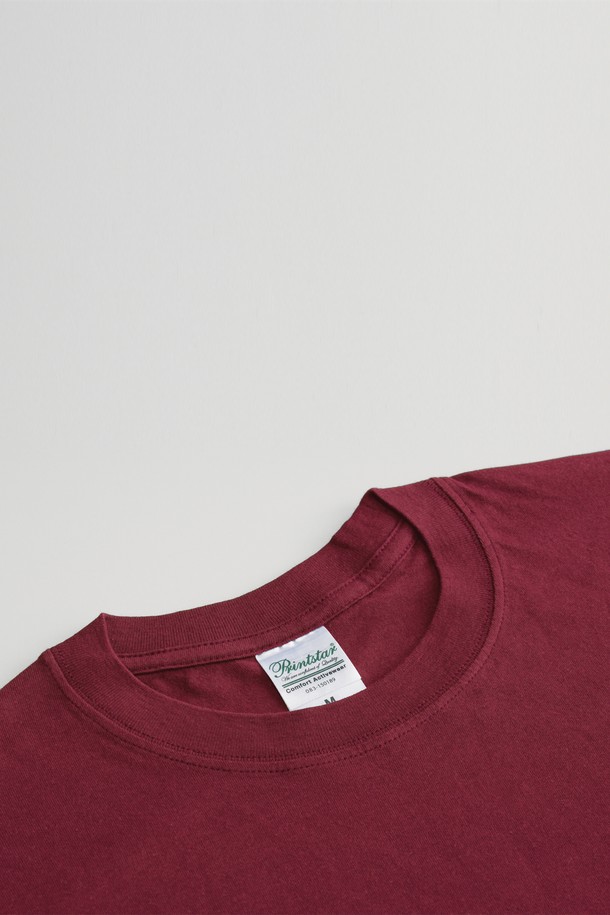 [1+1] [Unisex] 083-BBT 라이트웨이트 반팔티는 부드러운 면 소재로 제작되어 봄, 여름 일상에서 편안하게 착용하기 좋습니다. 라운드넥에 레귤러핏으로 베이직한 스타일을 연출하며, 화이트, 그레이, 네이비, 블랙, 버건디 5가지 색상으로 만나보세요. 목 늘어남 방지를 위한 더블 스티치 및 테이핑 처리와 옆선 제거로 내구성을 높였으며, 레이어드하여 다양한 스타일을 연출할 수 있습니다.
