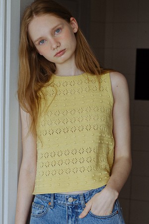 crochet sleeveless knit (yellow)