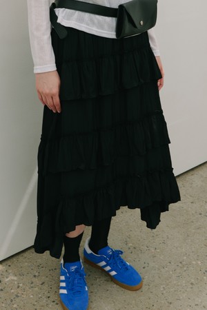 트리밍 프릴 언발란스 롱 밴딩 스커트_블랙