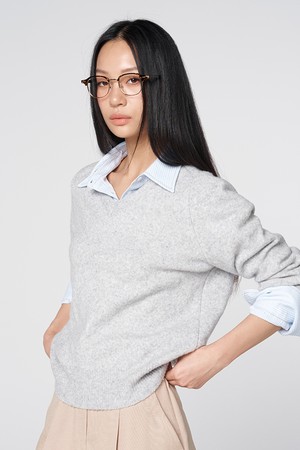 울 블렌드 브이넥 니트