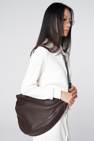 듀얼 2단 조절 스트랩 하프문 소가죽 백