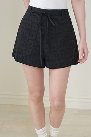 EYELET LAYERED SHORT PANTS_BK