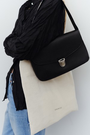 soft flat box bag [Turkey vegetable goat] (black)