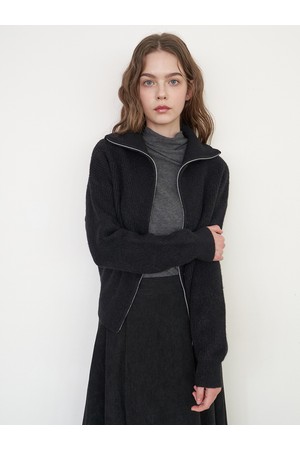 ZIP UP TURTLENECK KNIT_BK