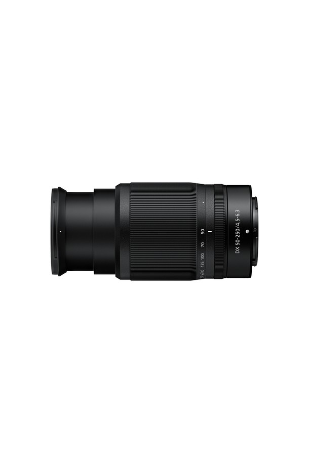 니콘 미러리스 렌즈 NIKKOR Z DX 50-250mm f/4.5-6.3 VR은 Z 마운트 미러리스 카메라에 사용되는 망원 줌 렌즈입니다. 50-250mm의 초점 거리와 f/4.5-6.3의 조리개 값을 지원하며, 다양한 촬영 환경에 유연하게 대응합니다. 손떨림 보정(VR) 기능을 통해 흔들림 없는 선명한 사진과 영상을 얻을 수 있습니다. DX 포맷을 지원하여 니콘 Z 시리즈 미러리스 카메라에 최적화된 성능을 제공합니다. 풍경, 인물, 스포츠 등 다양한 피사체를 줌 기능을 활용하여 생생하게 담아낼 수 있습니다.
