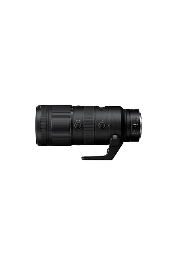 니콘 NIKKOR Z 70-200mm f/2.8 VR S는 풀프레임 미러리스 카메라용 망원 줌 렌즈입니다. 70-200mm 초점 거리와 최대 f/2.8 조리개로 다양한 촬영 환경에 유연하게 대응합니다. 스포츠, 인물, 풍경 촬영에 적합하며, 손떨림 보정(VR) 기능을 통해 흔들림 없는 선명한 사진을 제공합니다. 프로페셔널급 성능을 갖춘 블랙 색상의 렌즈입니다.
