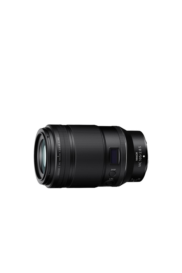 니콘 NIKKOR Z MC 105mm f/2.8 VR S는 풀프레임 미러리스 카메라를 위한 매크로 렌즈입니다. 105mm 초점 거리와 f/2.8의 밝은 조리개값을 통해 뛰어난 심도 표현과 아름다운 배경 흐림을 구현합니다. 손떨림 보정(VR) 기능을 탑재하여 매크로 촬영 시 흔들림을 효과적으로 줄여 선명한 사진을 얻을 수 있습니다. Z 마운트 방식으로 니콘 미러리스 카메라와 호환되며, 섬세한 묘사가 가능한 매크로 촬영뿐만 아니라 인물, 일반 촬영에도 활용할 수 있습니다. 블랙 색상으로 출시되었으며, 플라스틱, 금속, 광학 유리를 사용하여 제작되었습니다.
