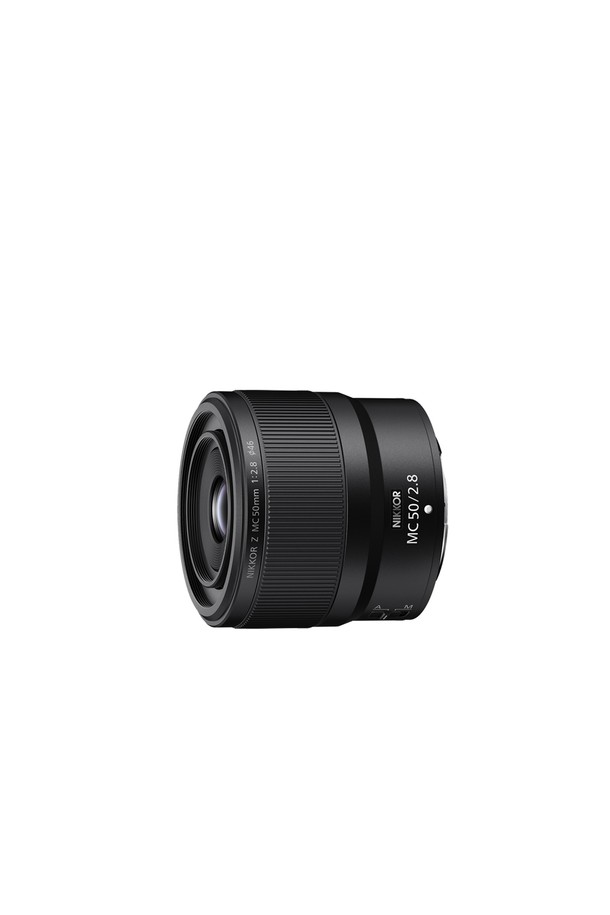 니콘 NIKKOR Z MC 50mm f/2.8 렌즈는 니콘 Z 마운트 미러리스 카메라를 위한 풀프레임 매크로 렌즈입니다. 50mm 초점 거리와 f/2.8의 밝은 조리개 값을 통해 선명하고 아름다운 배경 흐림 효과를 표현할 수 있습니다. 매크로 촬영에 특화되어 있어, 근접 촬영을 통해 작고 섬세한 피사체의 디테일까지 생생하게 담아낼 수 있습니다. 이 렌즈는 블랙 색상으로 출시되었으며, 일반 촬영에도 활용 가능하여 다양한 사진 표현을 지원합니다. 풍부한 표현력과 뛰어난 성능으로 사진 촬영의 즐거움을 더해줍니다.
