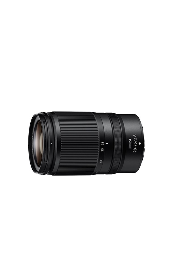 니콘 Z 마운트 미러리스 카메라를 위한 NIKKOR (니코르) Z 28-75mm f/2.8 렌즈입니다. 풀프레임 센서에 대응하며, 28-75mm의 초점 거리와 f/2.8의 고정 조리개 값을 제공하여 다양한 환경에서 선명하고 밝은 사진 촬영이 가능합니다. 일상 스냅부터 스튜디오 촬영까지 폭넓게 활용할 수 있으며, 자동 초점 기능을 지원하여 편리하게 촬영할 수 있습니다. 표준 줌렌즈로서 대구경을 자랑하며, 블랙 색상으로 세련된 디자인을 갖췄습니다.
