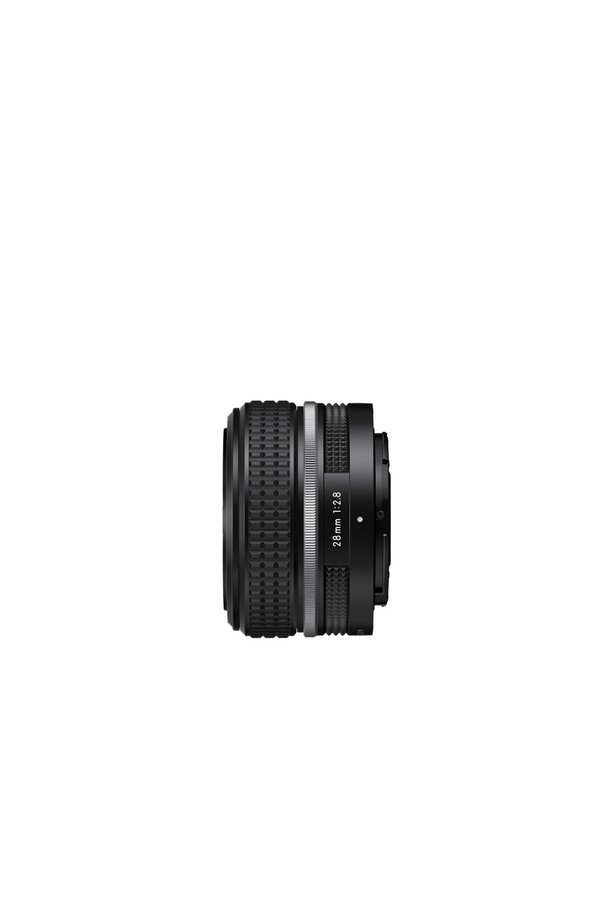 니콘(Nikon) 풀프레임 미러리스 렌즈 NIKKOR Z 28mm f/2.8 (Special Edition)은 28mm 고정 초점 거리를 가진 광각 렌즈입니다. 니콘 Z 마운트를 지원하며, 풀프레임 미러리스 카메라에 최적화되었습니다. 최대 조리개 값은 f/2.8로, 어두운 환경에서도 선명한 사진 촬영을 돕습니다. 특별한 디자인을 담은 스페셜 에디션으로, 블랙 색상으로 출시되었습니다.
