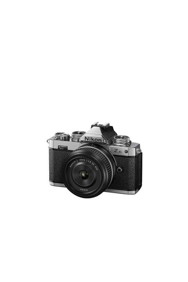 니콘(Nikon) 풀프레임 미러리스 렌즈 NIKKOR Z 28mm f/2.8 (Special Edition)은 28mm 고정 초점 거리를 가진 광각 렌즈입니다. 니콘 Z 마운트를 지원하며, 풀프레임 미러리스 카메라에 최적화되었습니다. 최대 조리개 값은 f/2.8로, 어두운 환경에서도 선명한 사진 촬영을 돕습니다. 특별한 디자인을 담은 스페셜 에디션으로, 블랙 색상으로 출시되었습니다.
