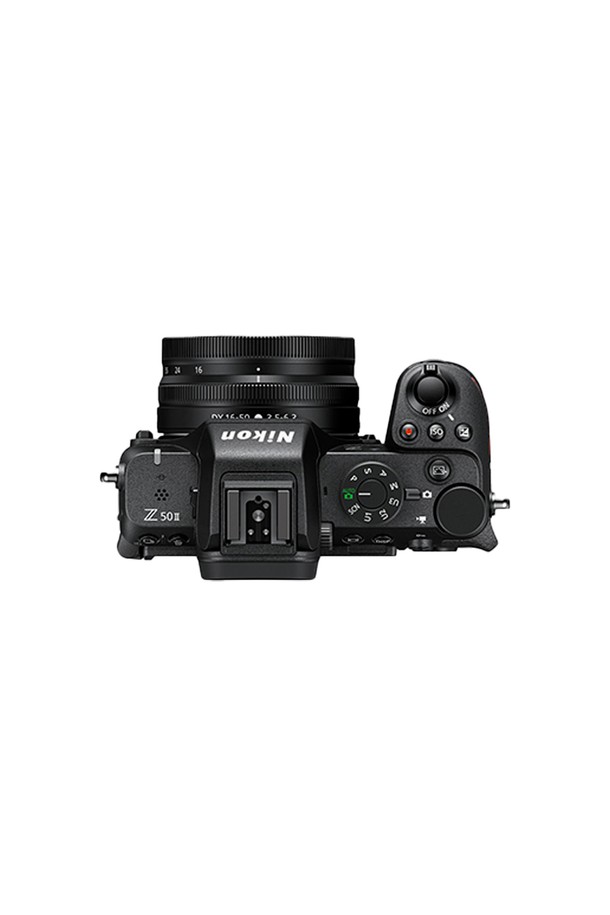 니콘 미러리스 카메라 Z50II (16-50 KIT)는 일상과 여행에 최적화된 휴대성이 뛰어난 미러리스 카메라입니다. 16-50mm 킷 렌즈를 포함하여 다양한 촬영 환경에 유연하게 대응하며, 선명한 화질을 제공합니다. 자동 초점 기능을 통해 빠르고 정확하게 피사체를 포착하고, 전자식 뷰파인더로 더욱 몰입감 있는 촬영 경험을 선사합니다. 컴팩트한 사이즈로 휴대성이 뛰어나 언제 어디서든 간편하게 사진 촬영을 즐길 수 있습니다. 블랙 색상으로 출시되어 세련된 디자인을 자랑합니다.
