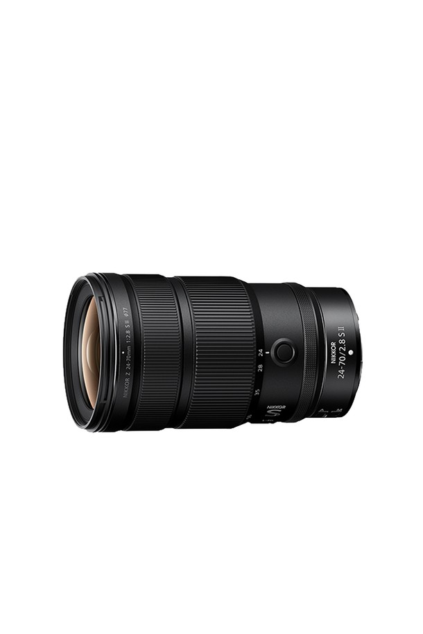 니콘 NIKKOR Z 24-70mm f/2.8 S II는 니콘 Z 마운트 미러리스 카메라용 줌 렌즈입니다. 풀프레임 센서에 호환되며, 24-70mm의 초점 거리와 f/2.8의 밝은 최대 조리개를 제공합니다. 어두운 환경에서도 선명한 사진 촬영이 가능하며, 다양한 촬영 환경에 유연하게 대응합니다. 블랙 색상의 렌즈로, 미러리스 카메라 시스템에 최적화된 설계가 특징입니다.

