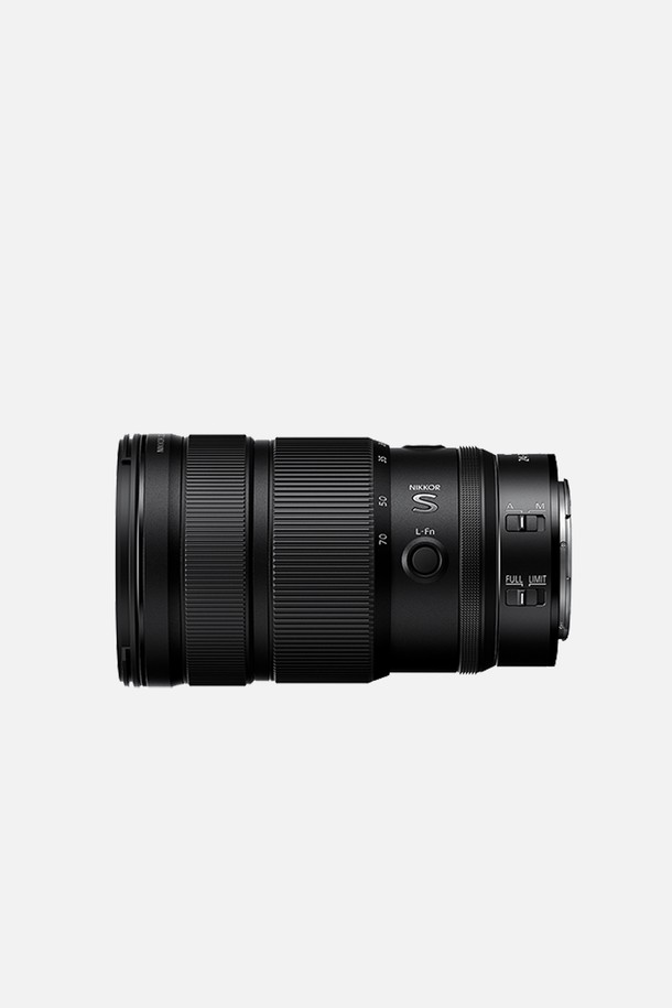 니콘 NIKKOR Z 24-70mm f/2.8 S II는 니콘 Z 마운트 미러리스 카메라용 줌 렌즈입니다. 풀프레임 센서에 호환되며, 24-70mm의 초점 거리와 f/2.8의 밝은 최대 조리개를 제공합니다. 어두운 환경에서도 선명한 사진 촬영이 가능하며, 다양한 촬영 환경에 유연하게 대응합니다. 블랙 색상의 렌즈로, 미러리스 카메라 시스템에 최적화된 설계가 특징입니다.
