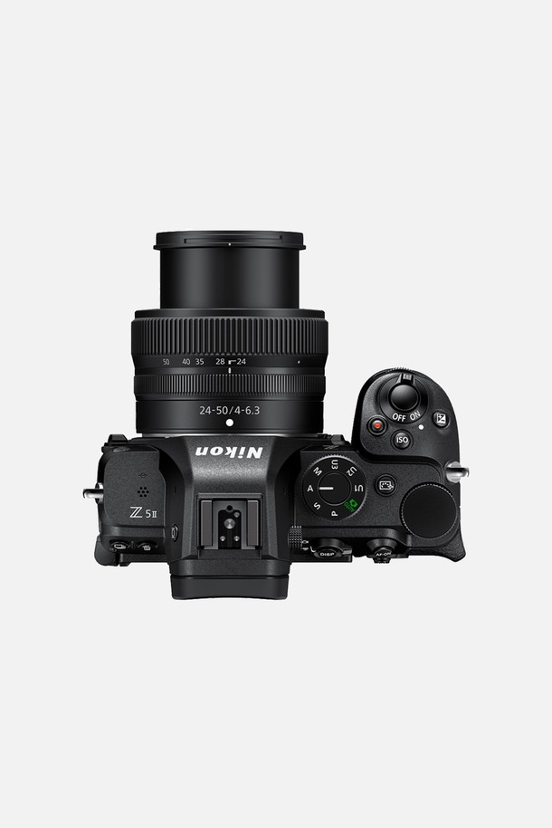 니콘 풀프레임 미러리스 카메라 Z5II(제트5II) 24-200KIT는 일상, 여행, 전문 촬영에 적합한 카메라입니다. 풀프레임 센서와 미러리스 시스템을 갖춰 고품질의 사진 촬영을 지원하며, 24-200mm 줌렌즈 키트가 포함되어 다양한 화각을 활용할 수 있습니다. Z마운트 시스템을 통해 니콘 렌즈 호환성을 높였으며, 블랙 색상으로 세련된 디자인을 자랑합니다.
