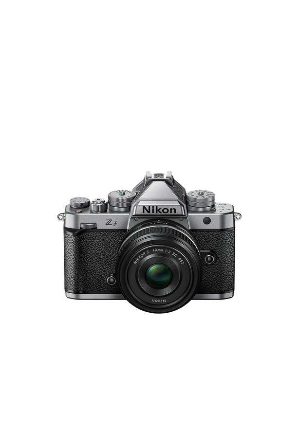 니콘 풀프레임 미러리스 카메라 Zf BODY 실버는 사진 및 영상 촬영에 특화된 디지털카메라입니다. 교환식 렌즈를 사용하여 다양한 화각의 사진을 담을 수 있으며, 풀프레임 센서를 통해 뛰어난 화질을 제공합니다. 세련된 실버 색상 디자인으로, 미러리스 카메라 특유의 컴팩트함과 섬세함을 느낄 수 있습니다. 고품질의 사진과 영상 촬영을 원하는 사용자에게 적합한 제품입니다.
